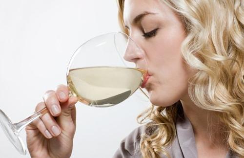 天長(zhǎng)市新陽(yáng)光食品有限公司小編教您如何解酒